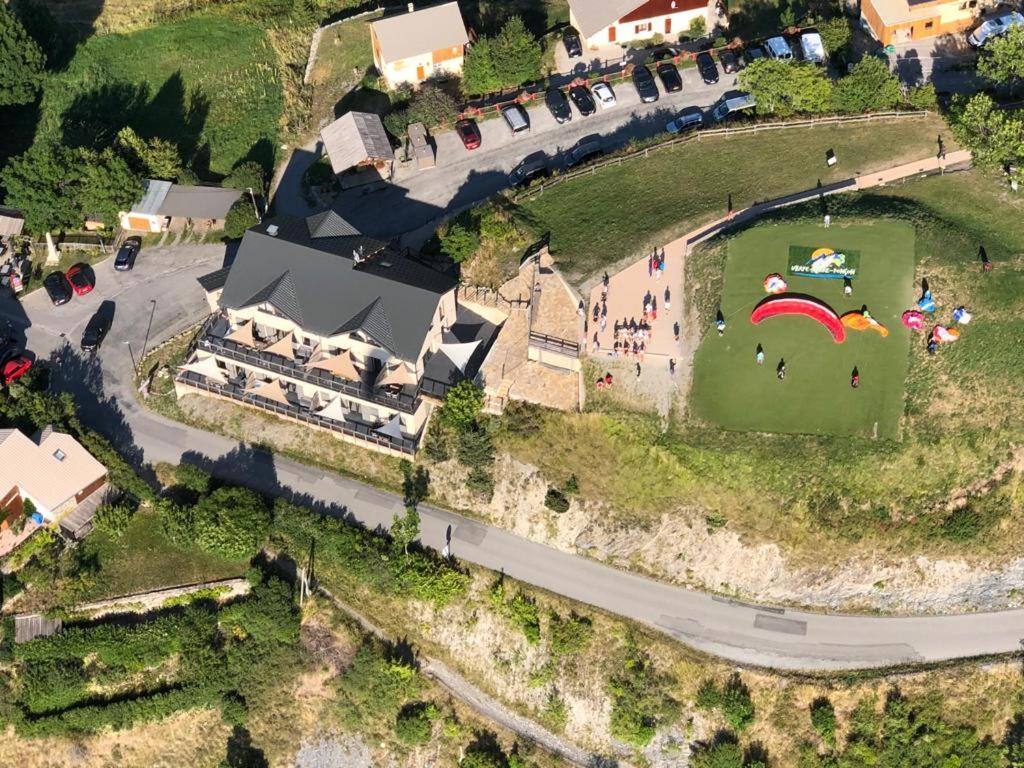 Paralodge Saint-Vincent-les-Forts Exteriör bild
